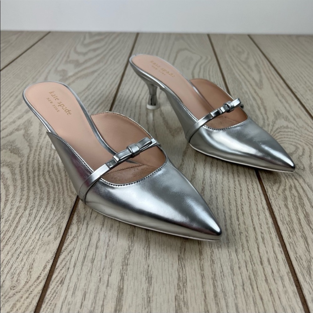 Kate Spade Nee York Carnation Bow Metallic Kitten-Heel Mules 7.5 Silver $178